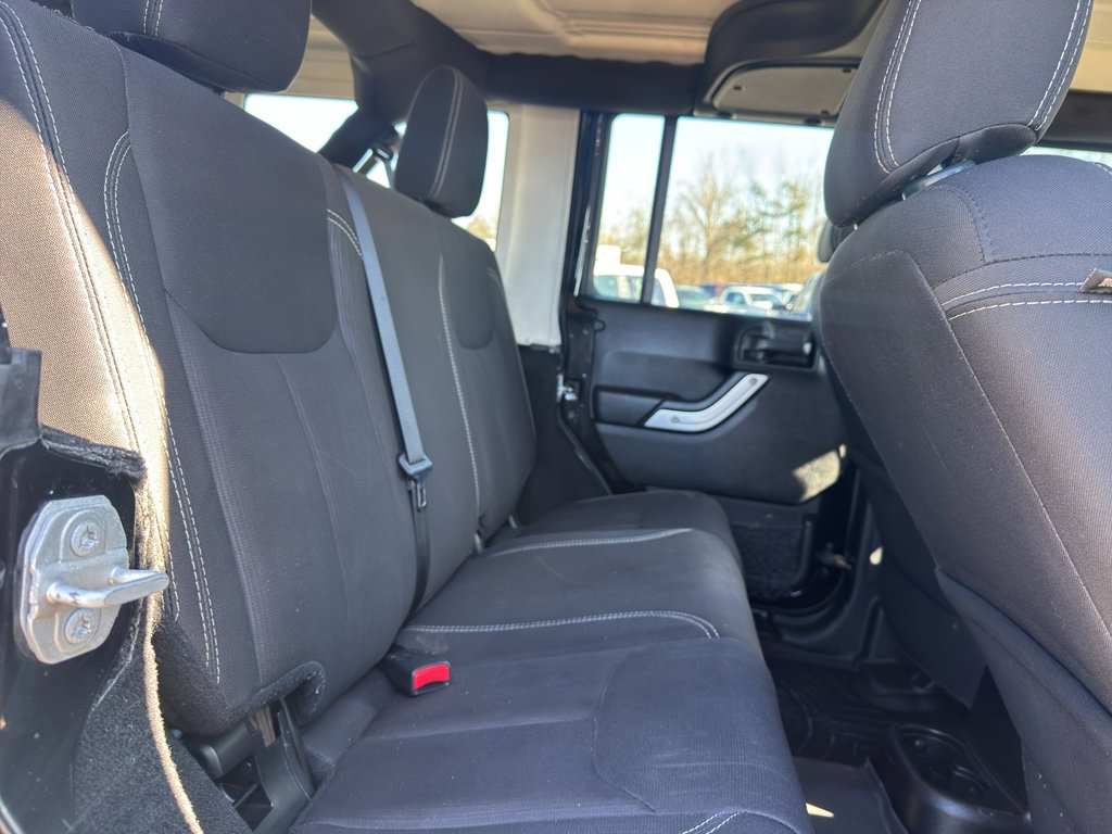 Used 2018 Jeep Wrangler Unlimited Sahara image 17