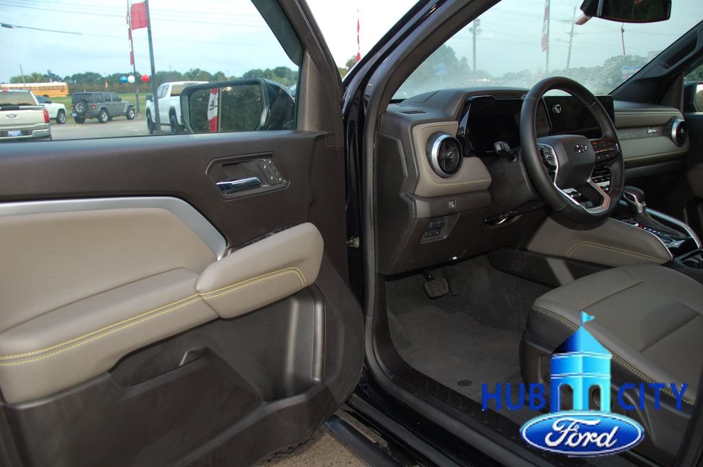 Used 2025 Chevrolet Colorado ZR2 w/ Midnight Edition AWD/4WD image 11