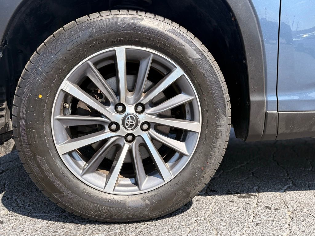 Used 2019 Toyota Highlander XLE image 9