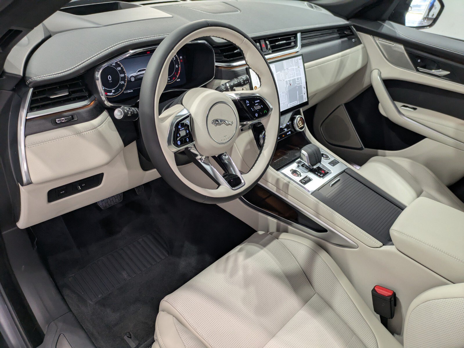 New 2026 Jaguar F-PACE R-Dynamic S AWD/4WD image 7