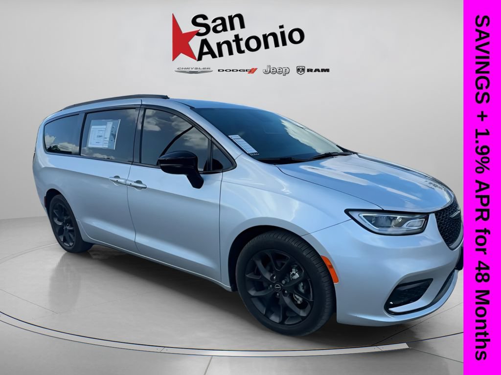 New 2026 Chrysler Pacifica Select w/ S Appearance Package