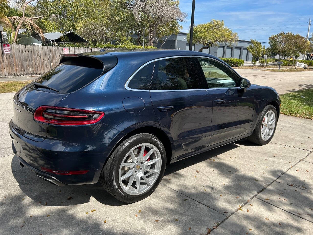 Used 2017 Porsche Macan Turbo image 9