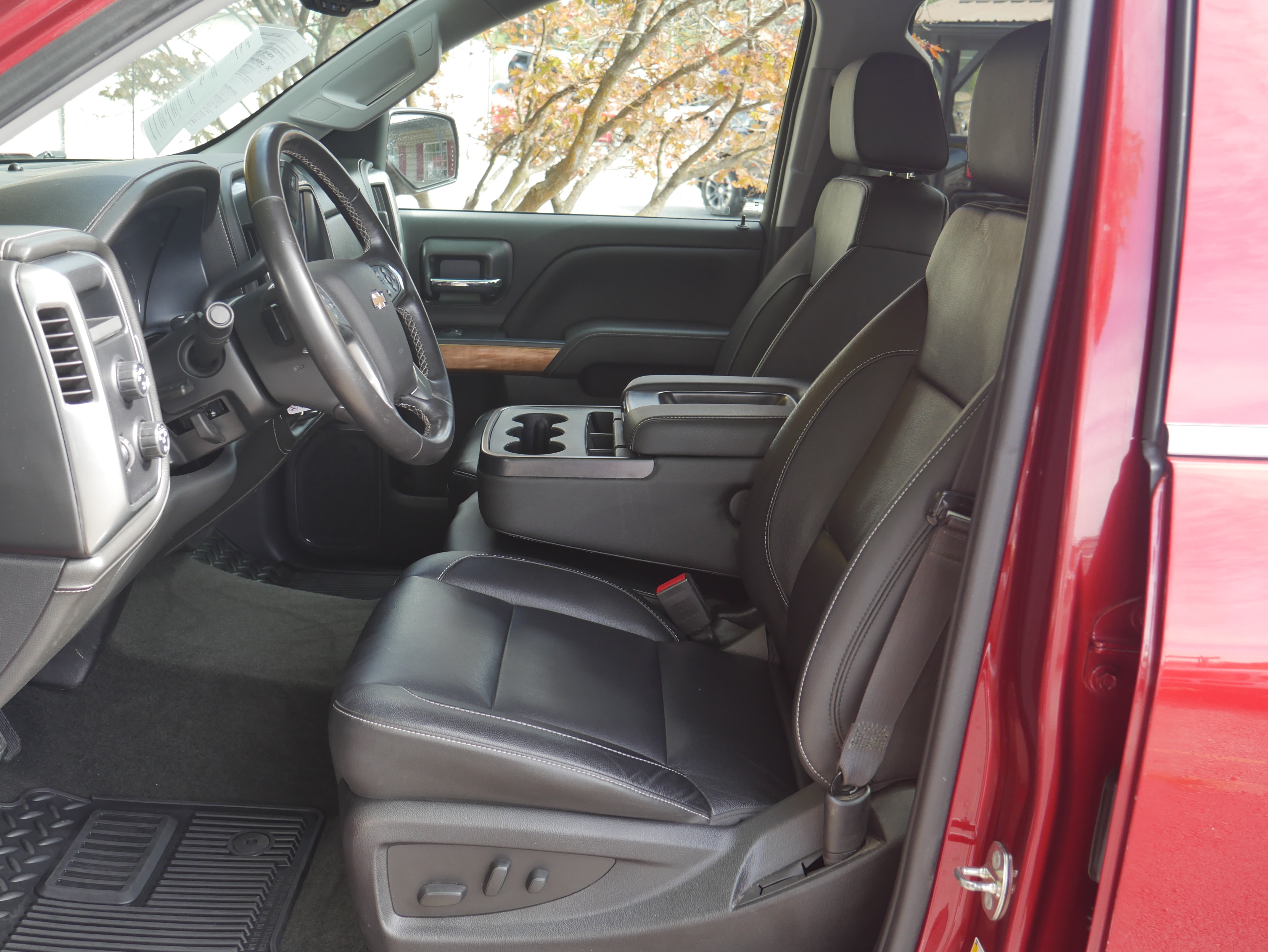 Used 2018 Chevrolet Silverado 1500 LTZ AWD/4WD image 3