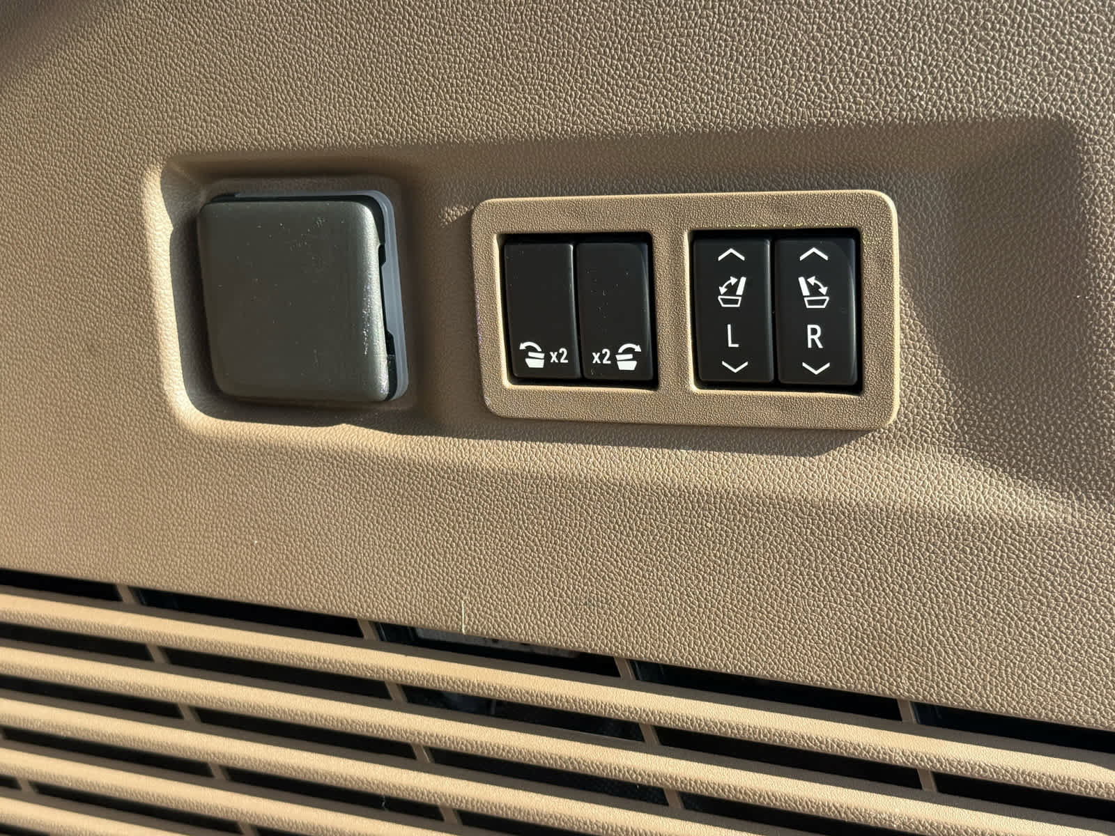 Used 2022 GMC Yukon Denali image 33