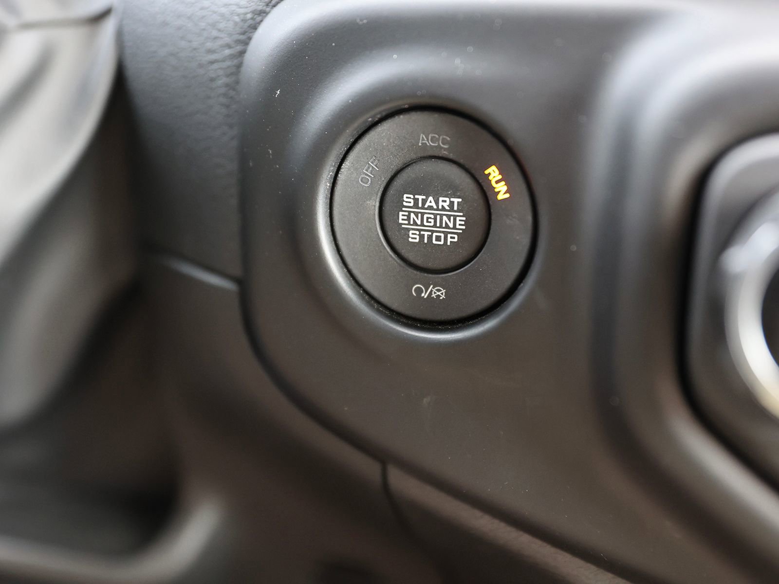 Used 2023 Jeep Wrangler Unlimited Sahara AWD/4WD image 34