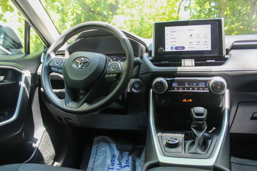 Used 2024 Toyota RAV4 XLE image 21