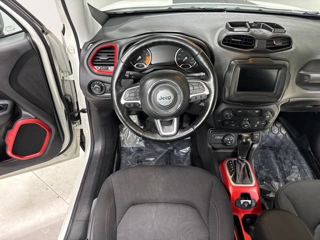 Used 2018 Jeep Renegade Trailhawk w/ Cold Weather Group II AWD/4WD image 14