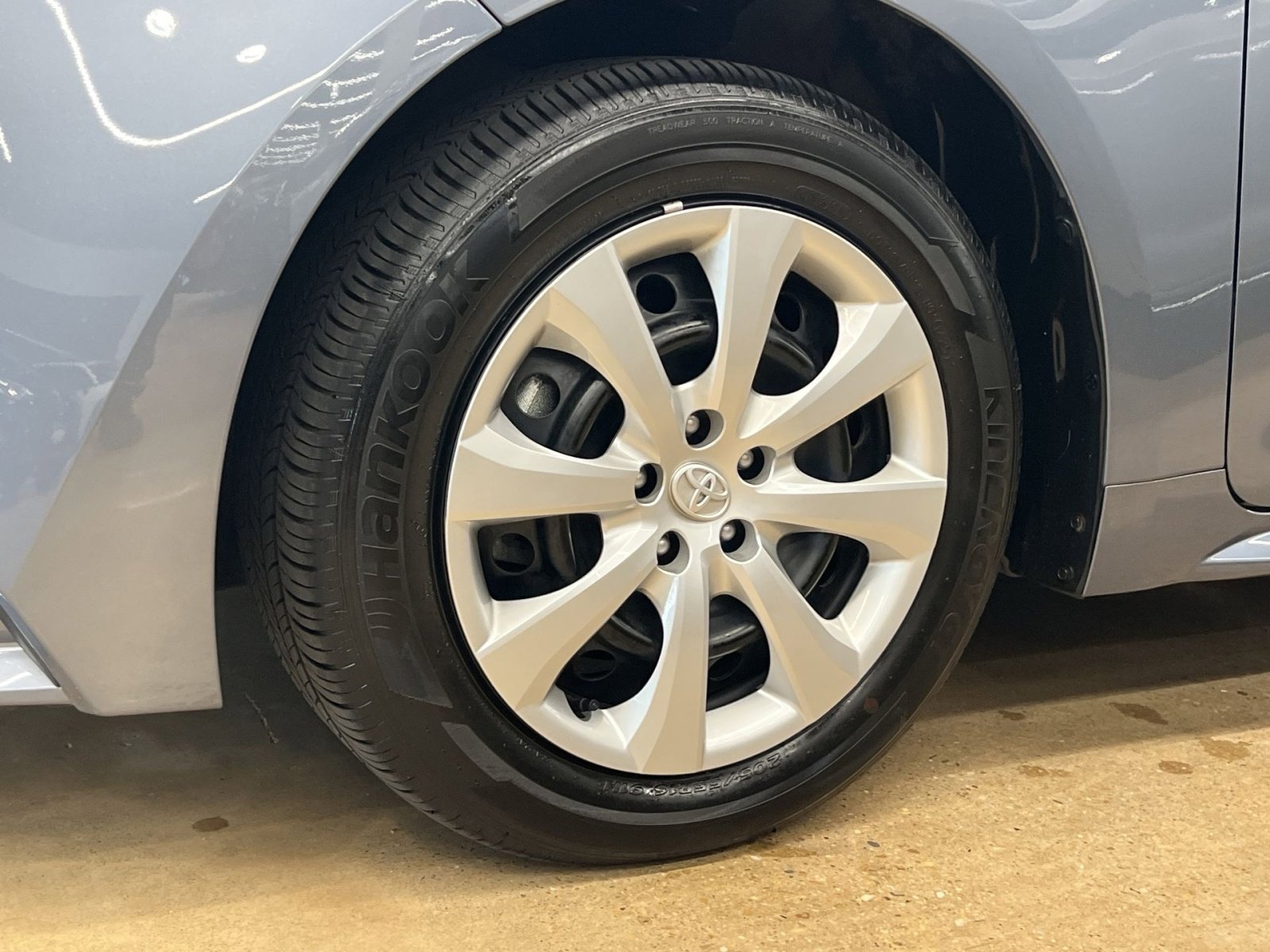 Used 2025 Toyota Corolla LE FWD image 10