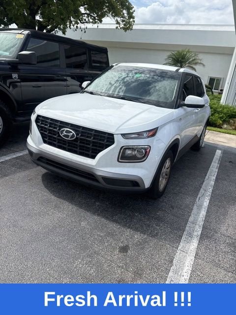 Used 2022 Hyundai Venue SE FWD image 3