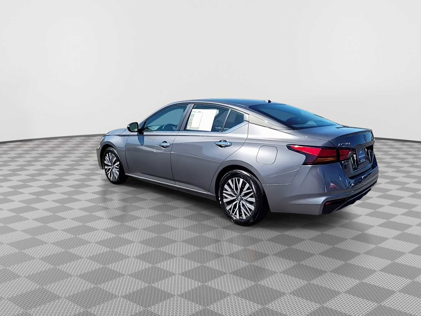 Used 2025 Nissan Altima 2.5 SV FWD image 6