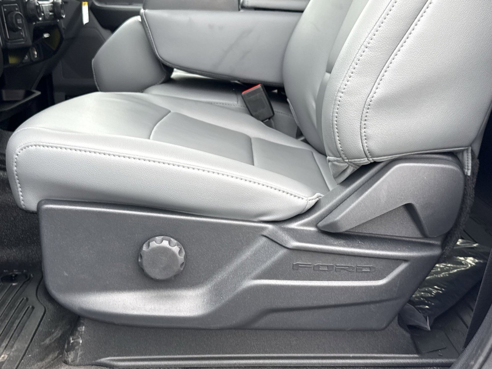 New 2026 Ford F550 4x4 Crew Cab image 14