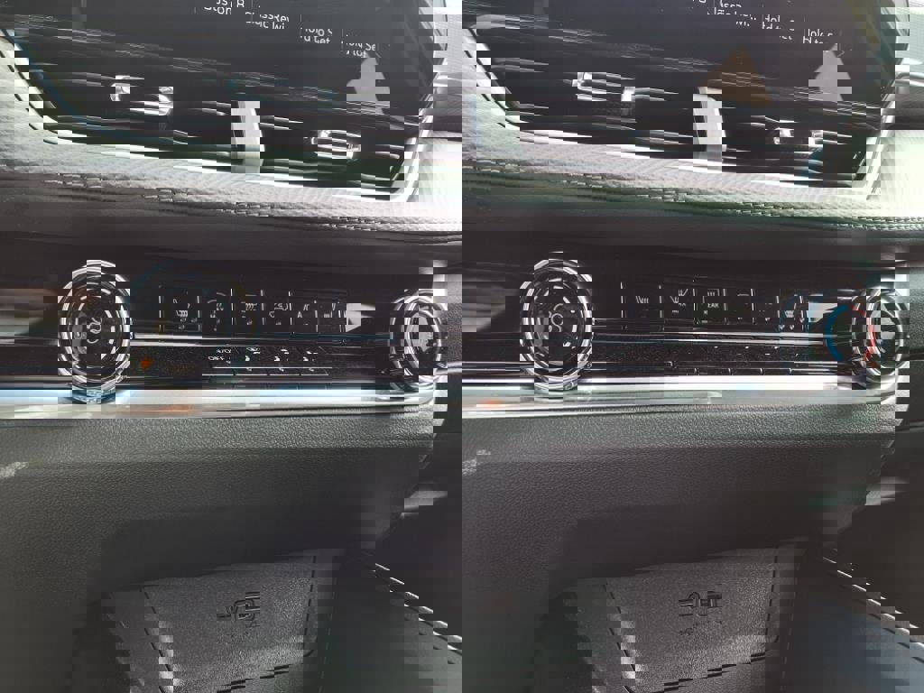 New 2025 Chevrolet Equinox LT w/ Safety and Technology Package image 10