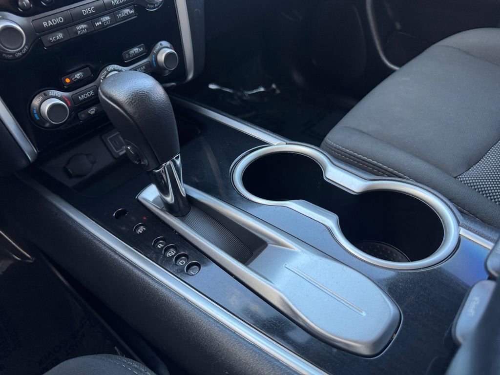 Used 2020 Nissan Pathfinder SV image 23