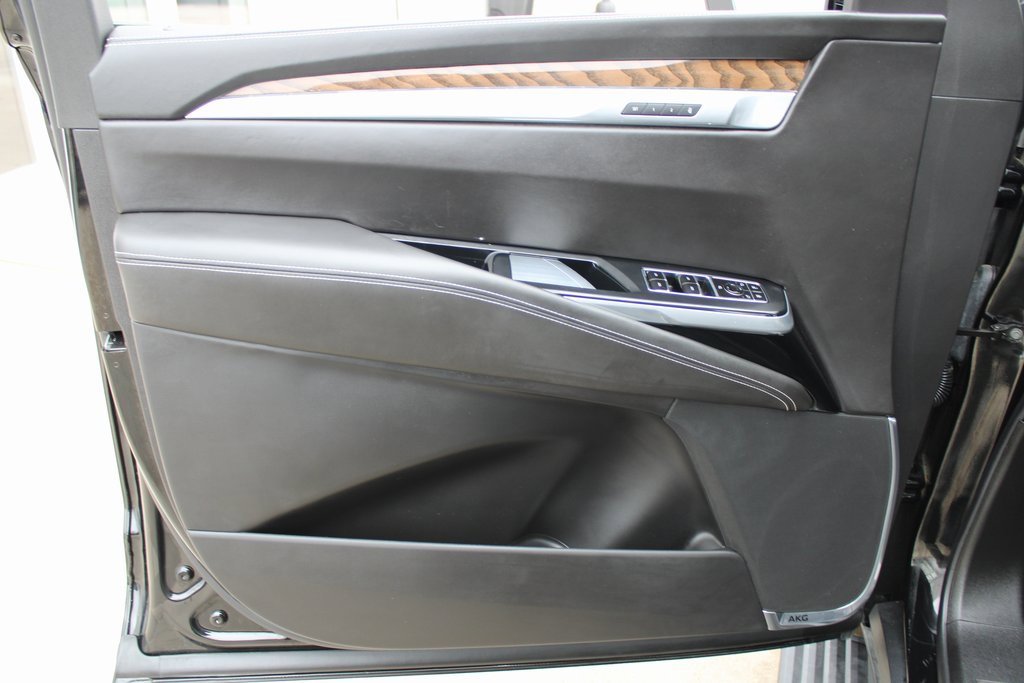 Used 2025 Cadillac Escalade ESV Sport Platinum w/ LPO, ONYX Package image 9