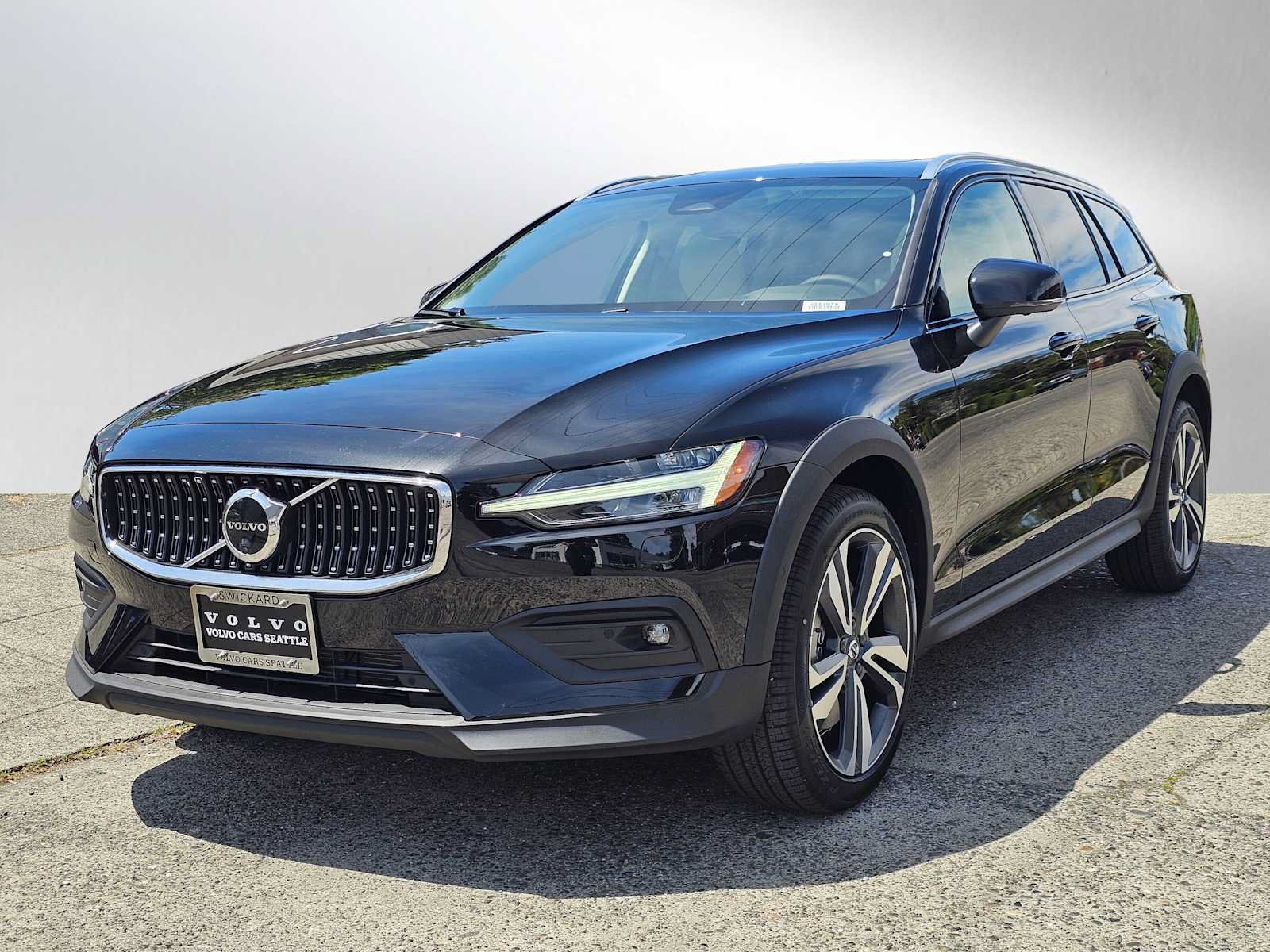 New 2026 Volvo V60 B5 Cross Country Plus w/ Protection Package Premier AWD/4WD image 7