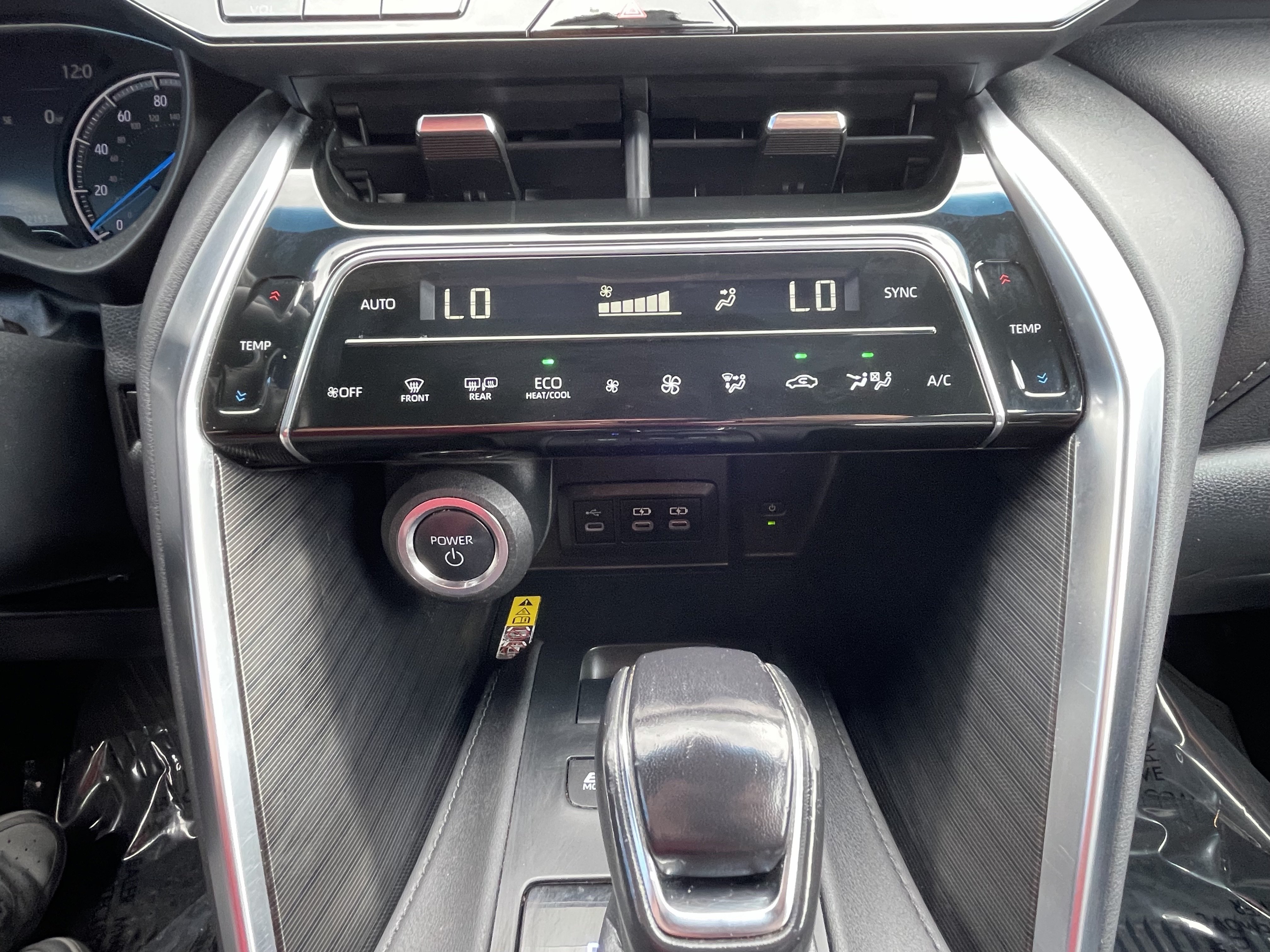 Used 2024 Toyota Venza XLE AWD/4WD image 28