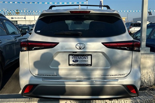 Used 2022 Toyota Highlander Platinum image 4