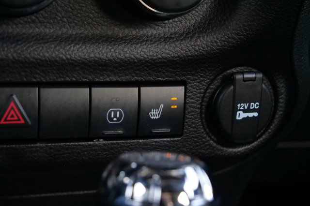 Used 2016 Jeep Wrangler Unlimited Rubicon w/ Connectivity Group image 25