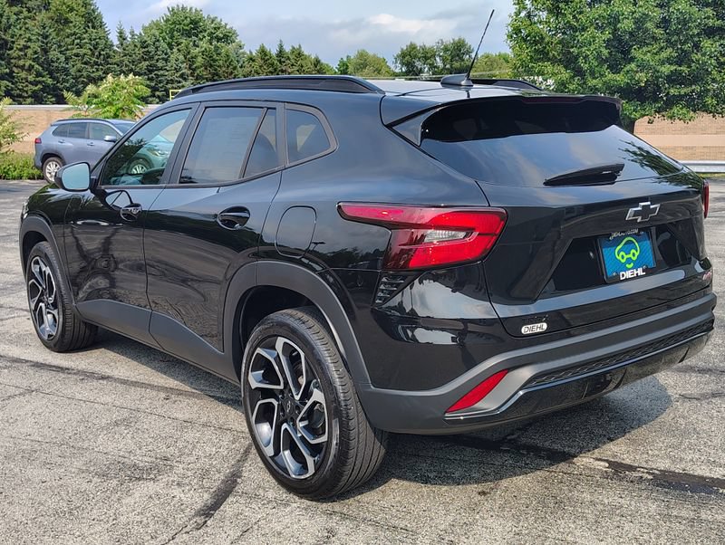 Certified 2024 Chevrolet Trax RS FWD image 9