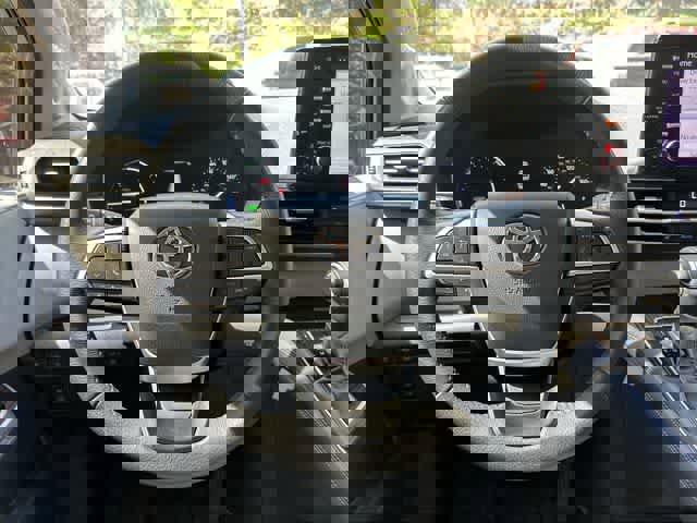 Used 2024 Toyota Sienna XLE w/ XLE Plus Package AWD/4WD image 8