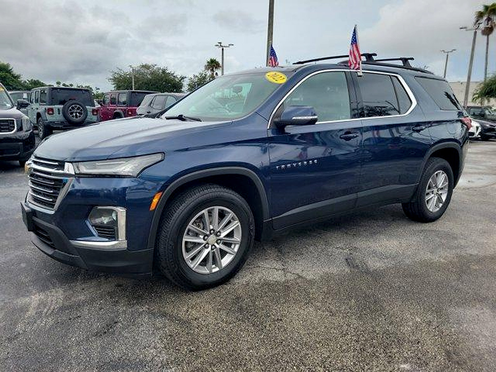 Used 2022 Chevrolet Traverse LT AWD/4WD image 3