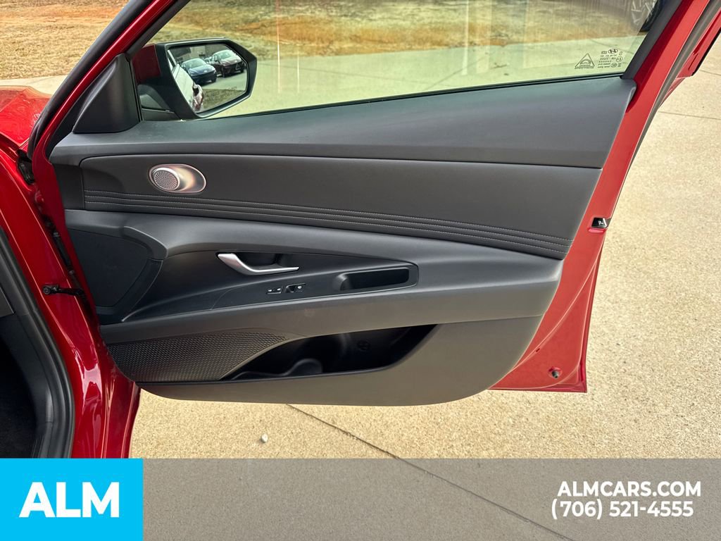 Used 2025 Hyundai Elantra SEL FWD image 16