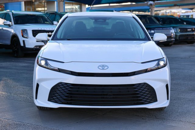 Used 2025 Toyota Camry LE image 2