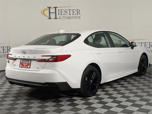 Used 2025 Toyota Camry SE image 7