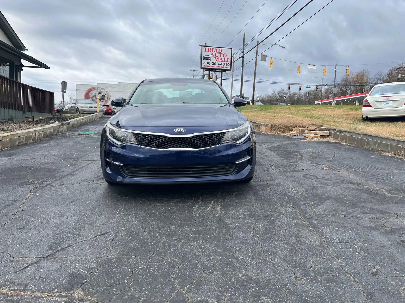 Used 2018 Kia Optima LX w/ 17" Alloy Wheels Package FWD image 2