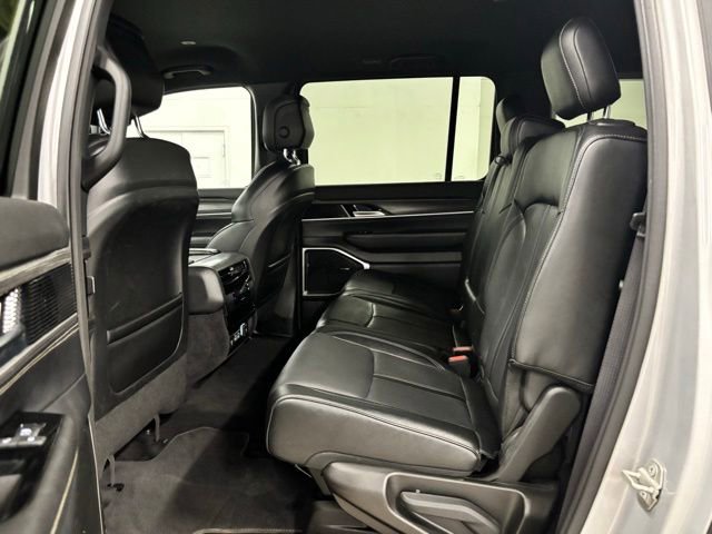 Used 2024 Jeep Wagoneer L Series II RWD image 19