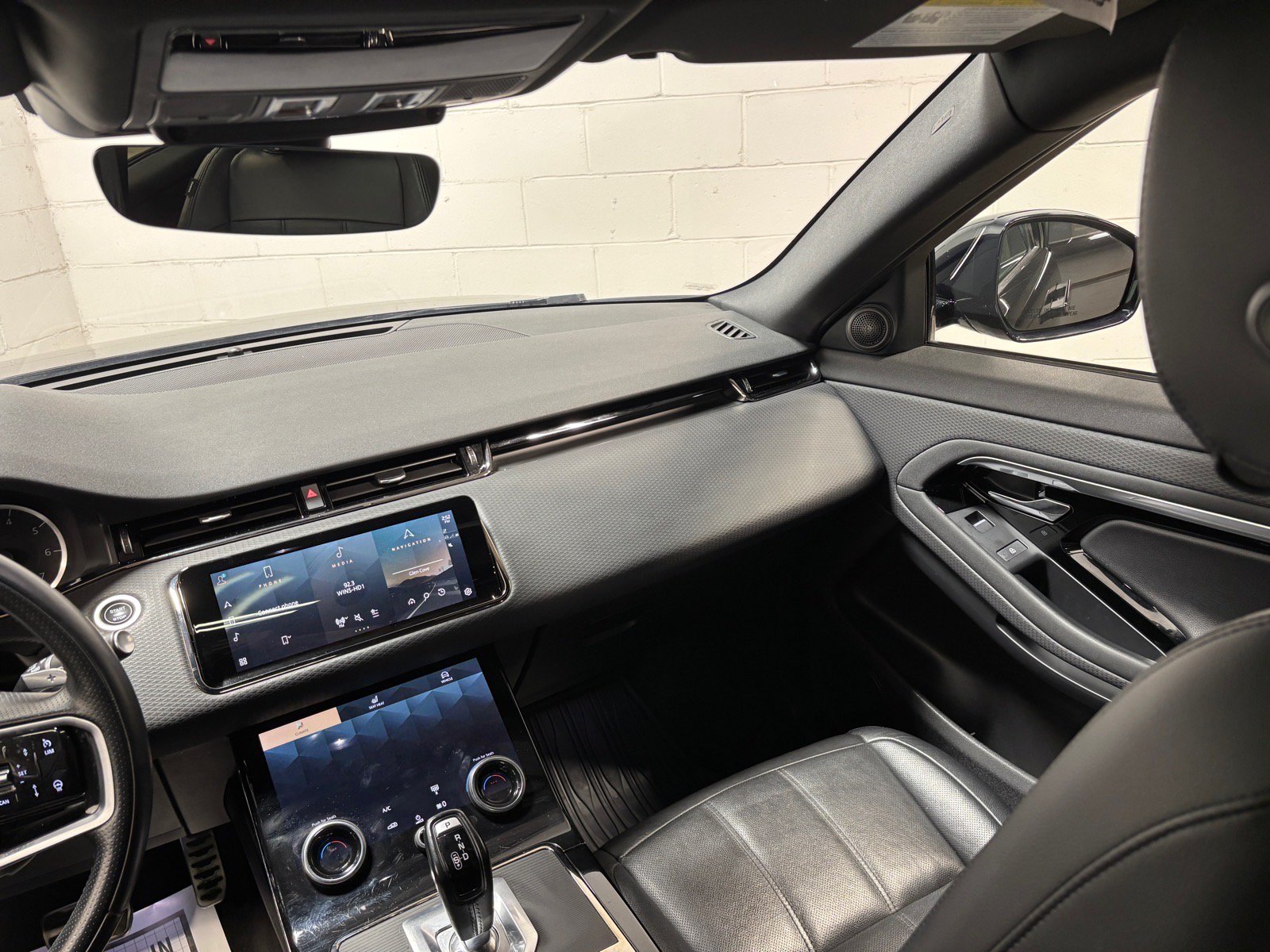 Used 2023 Land Rover Range Rover Evoque R-Dynamic S AWD/4WD image 36