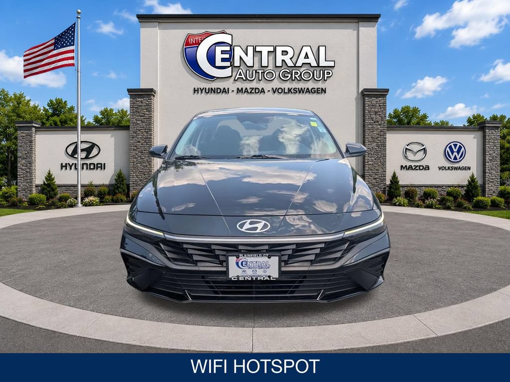 Certified 2024 Hyundai Elantra SEL FWD image 2