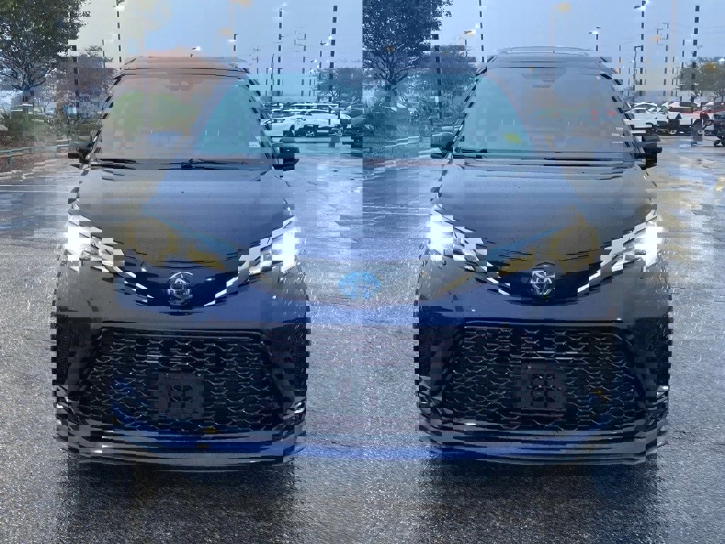 Certified 2022 Toyota Sienna XSE image 2