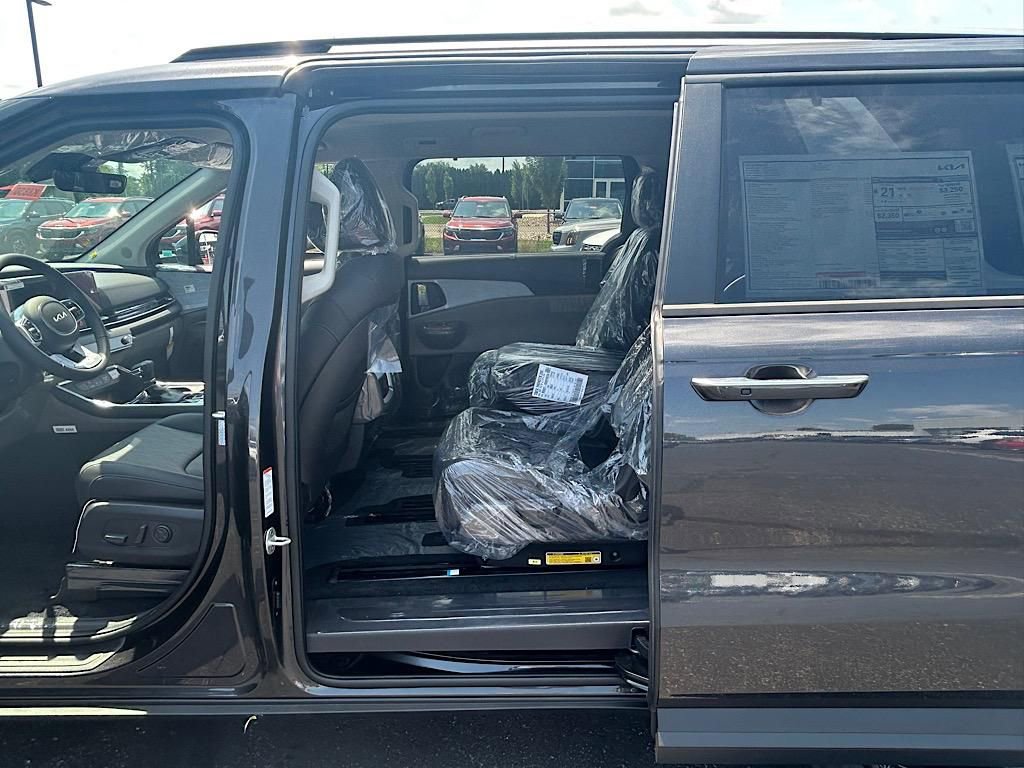 New 2026 Kia Carnival EX FWD image 19