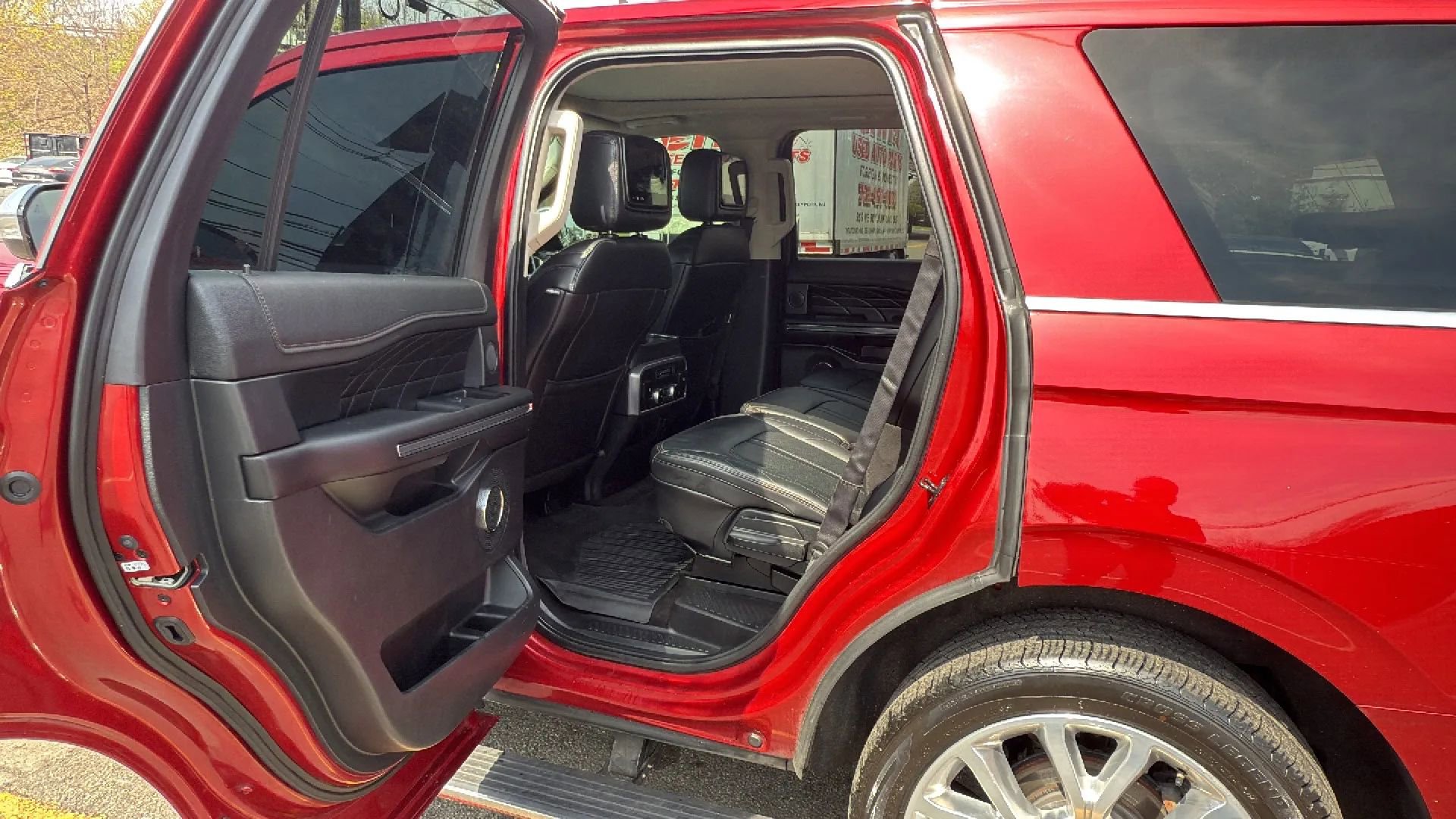 Used 2018 Ford Expedition Platinum image 27