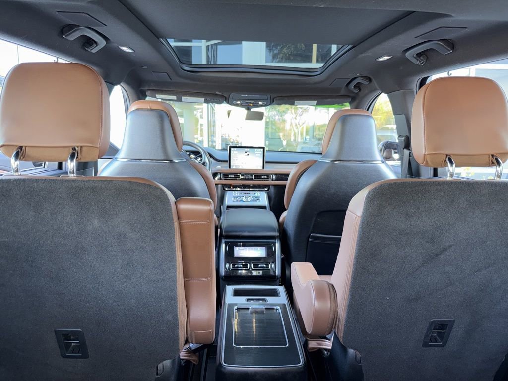 Used 2023 Lincoln Aviator Reserve w/ Equipment Group 201A image 30