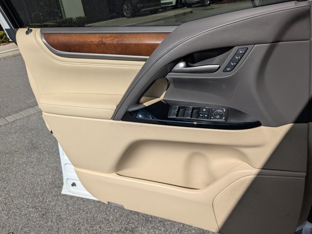 Used 2021 Lexus LX 570 4WD w/ Luxury Package image 21