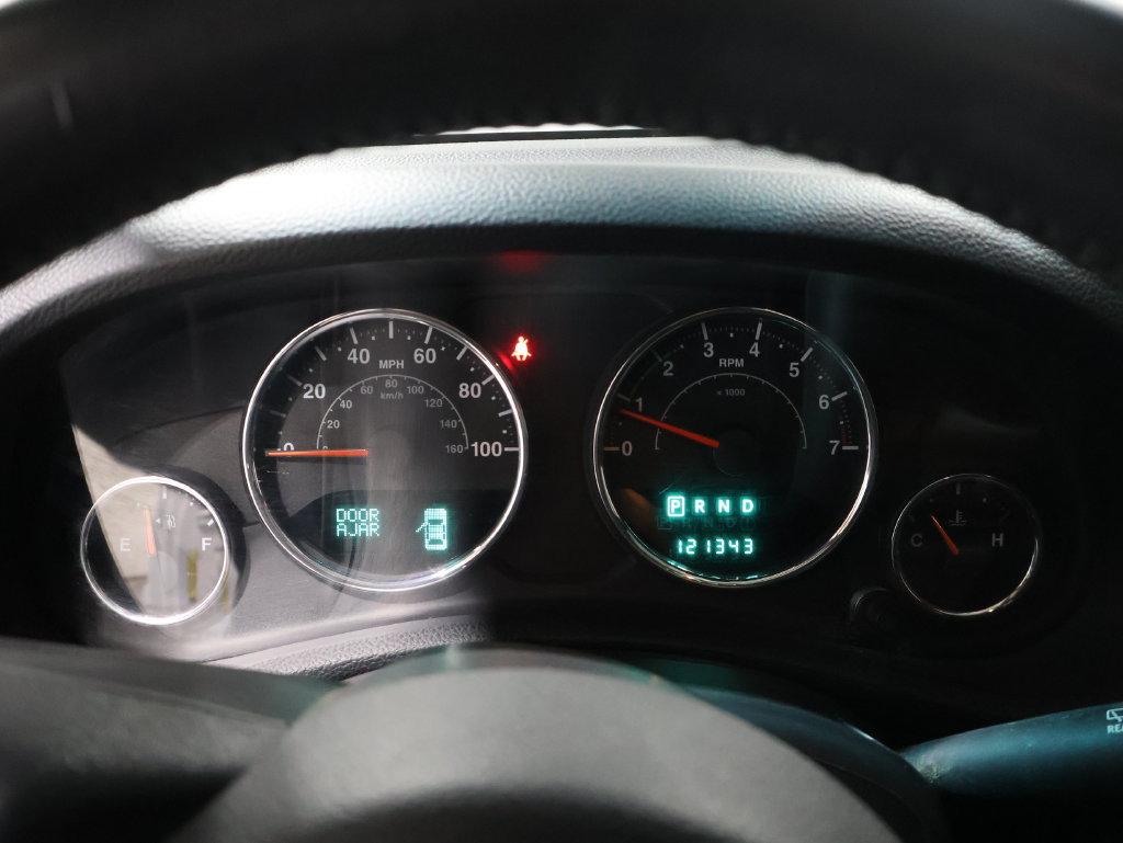 Used 2013 Jeep Wrangler Unlimited Sahara w/ Dual Top Group AWD/4WD image 34