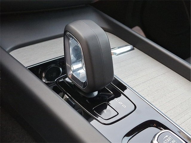 Certified 2025 Volvo XC60 B5 Plus image 12