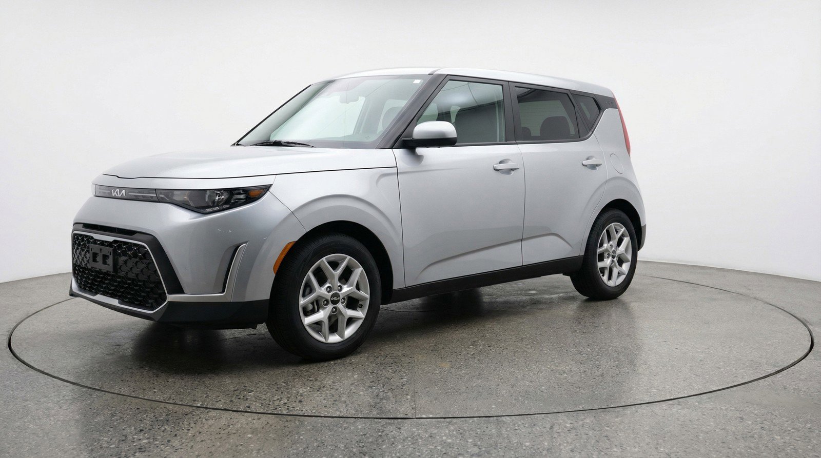 Used 2025 Kia Soul LX w/ LX Technology Package image 3