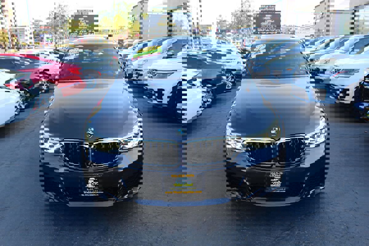 Used 2018 BMW 640i Gran Turismo xDrive image 3