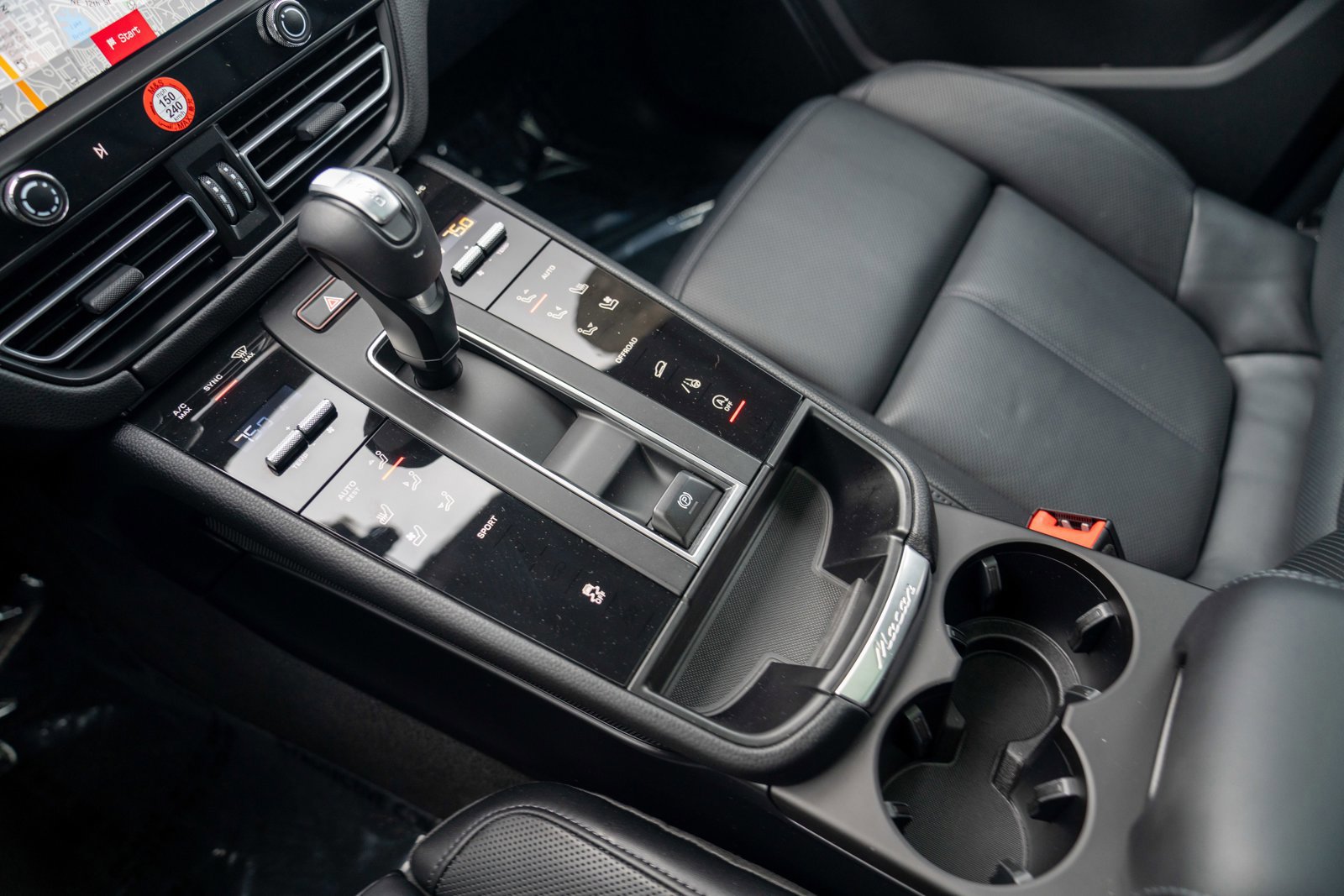 Certified 2025 Porsche Macan image 21