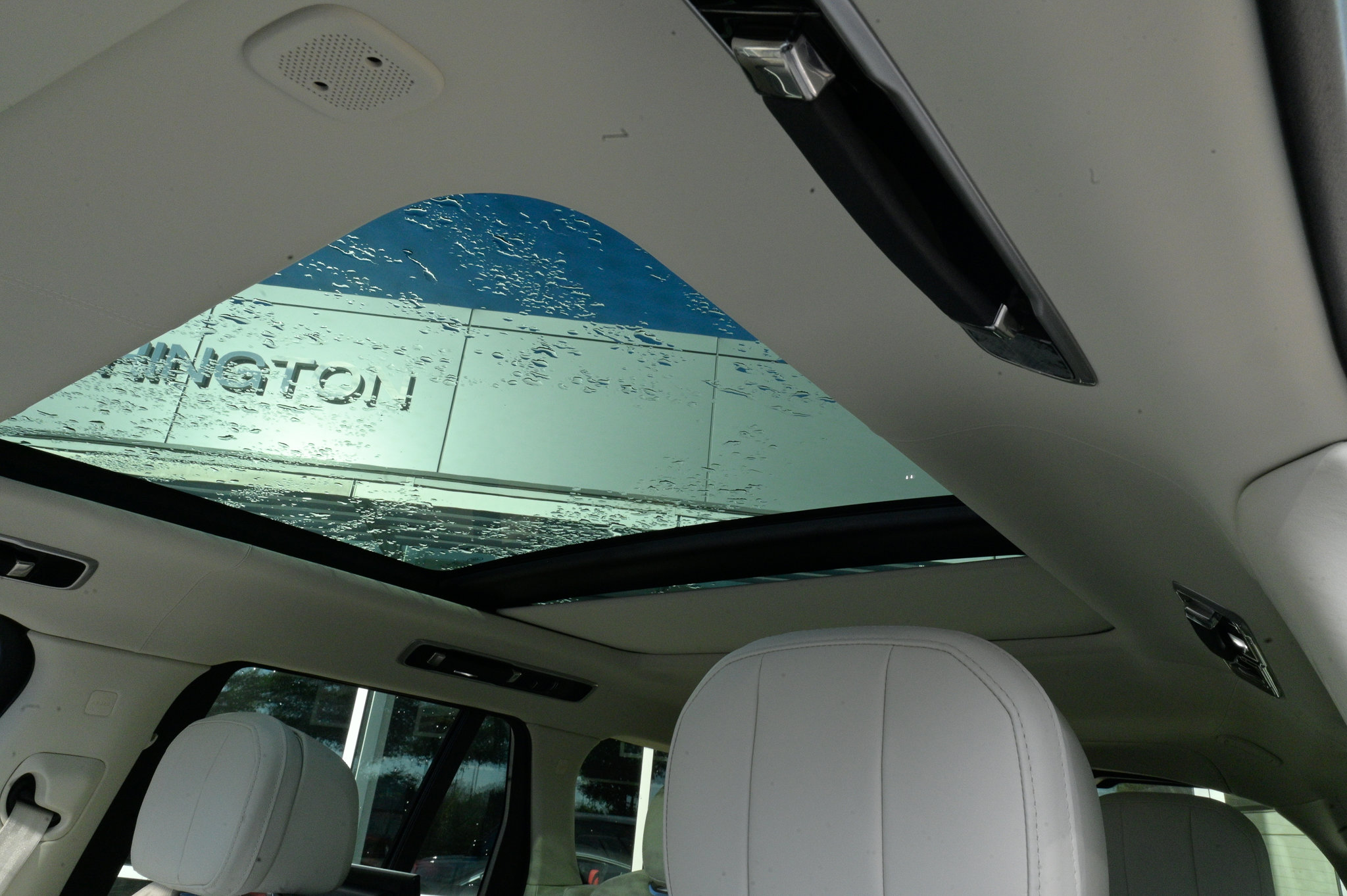 Used 2023 Land Rover Range Rover Autobiography image 32