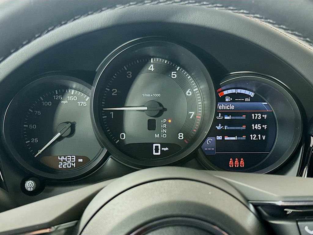 Certified 2026 Porsche Macan image 13