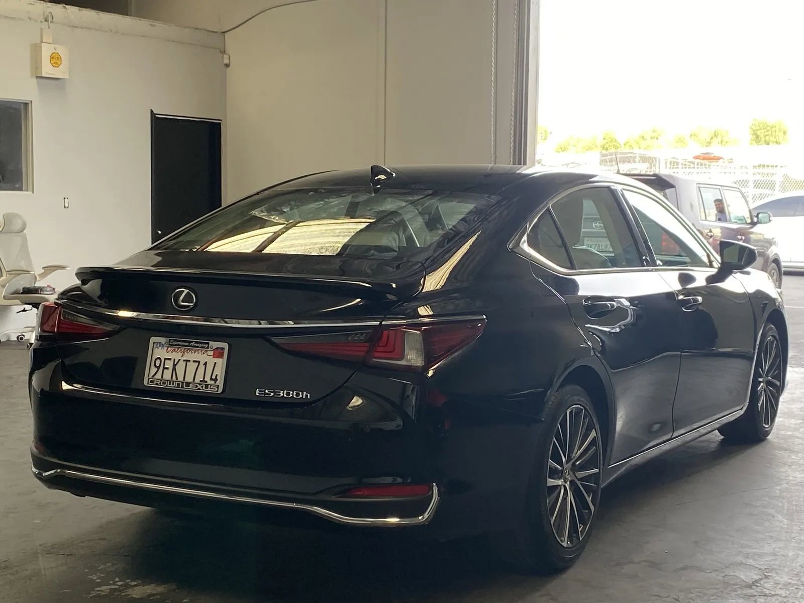 Used 2023 Lexus ES 300h w/ Premium Package image 4