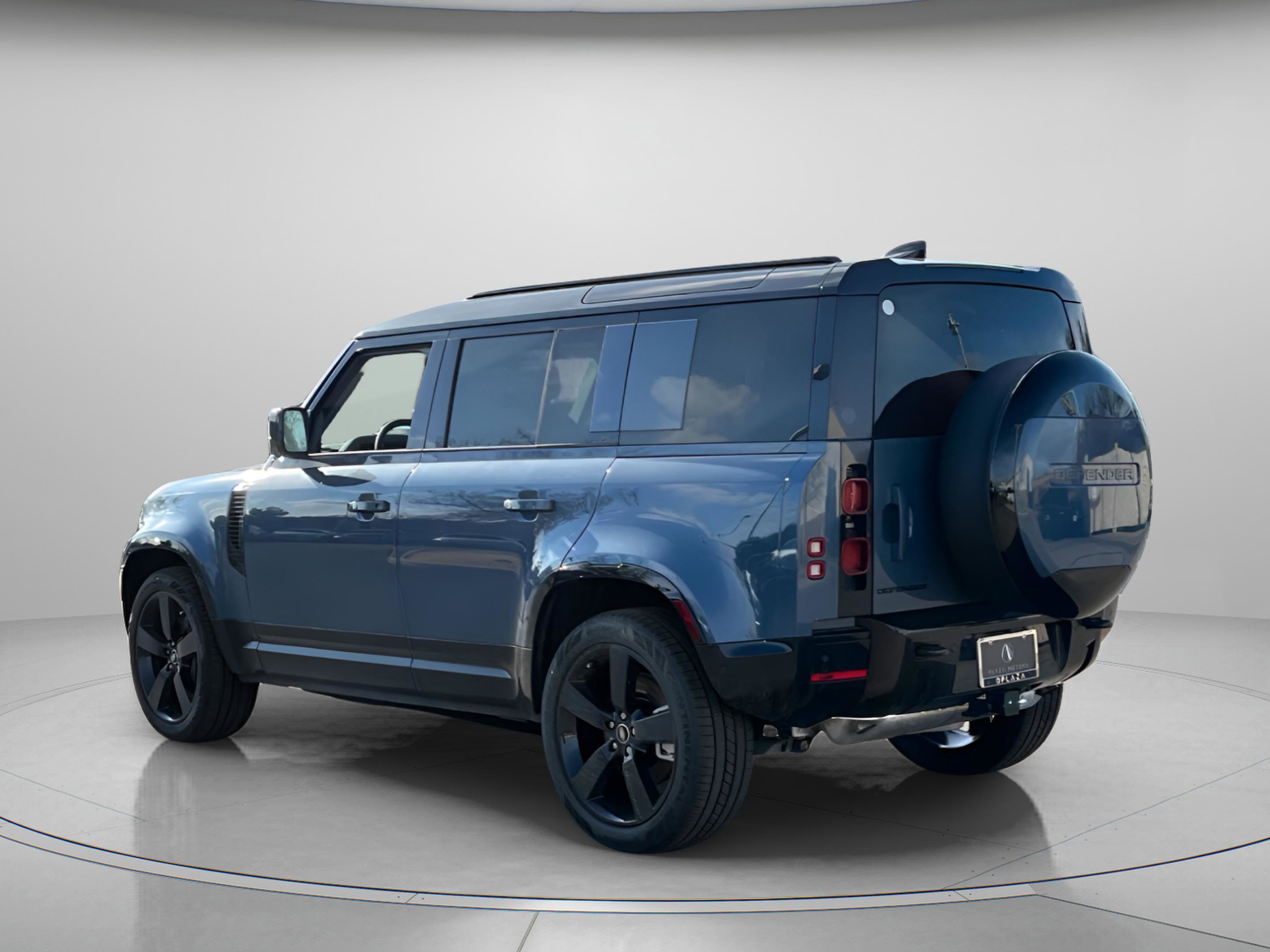 Certified 2025 Land Rover Defender 110 X-Dynamic SE image 3