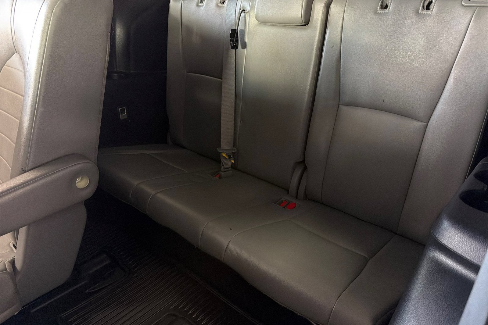 Used 2022 Toyota Highlander XLE AWD/4WD image 21