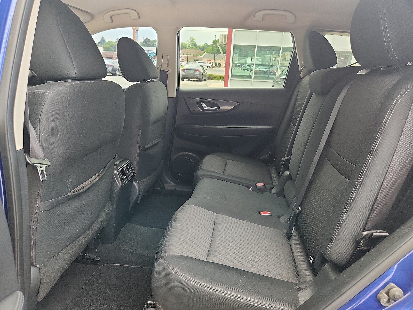 Used 2018 Nissan Rogue SV FWD image 10