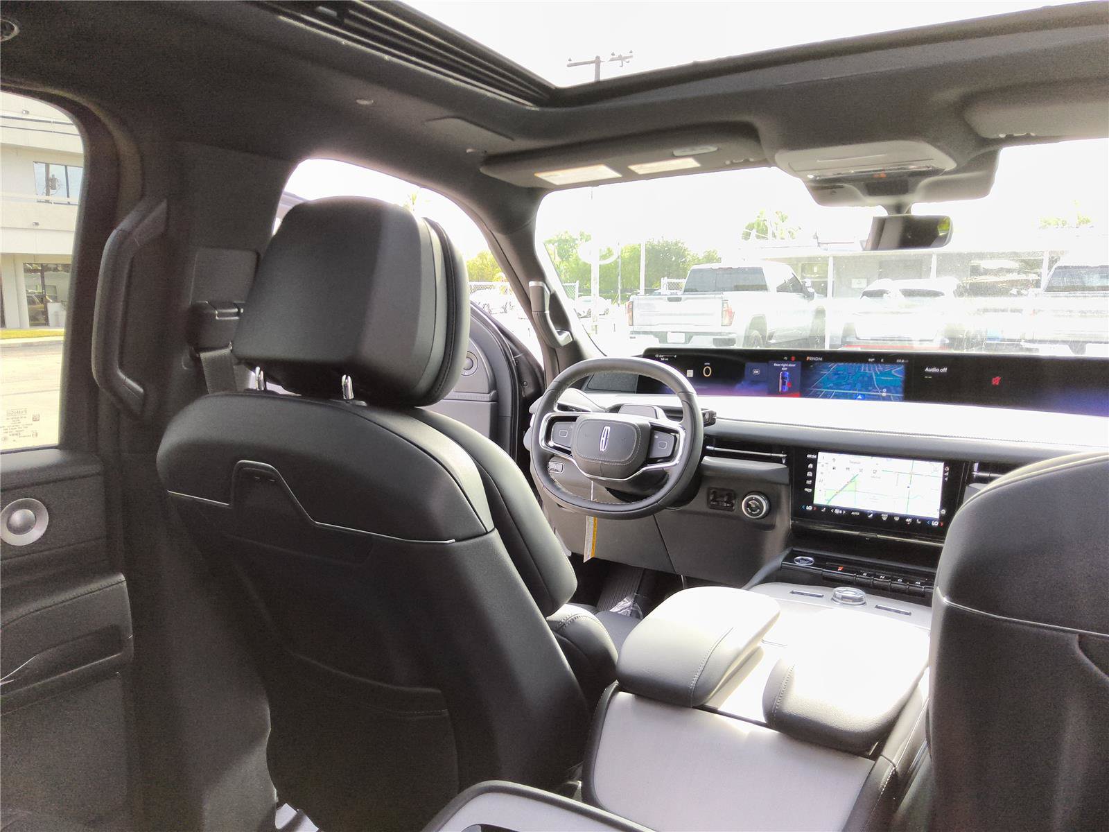 New 2027 Lincoln Navigator Reserve w/ Jet Appearance Package AWD/4WD image 26