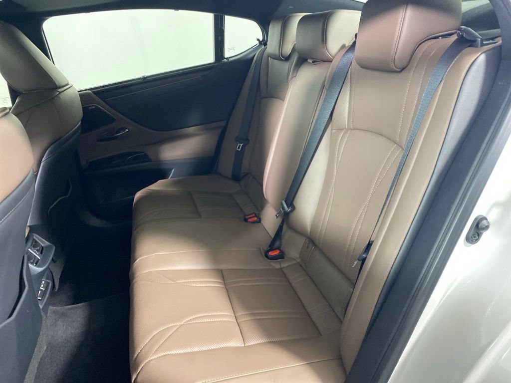 Used 2025 Lexus ES 300h Ultra Luxury FWD image 13